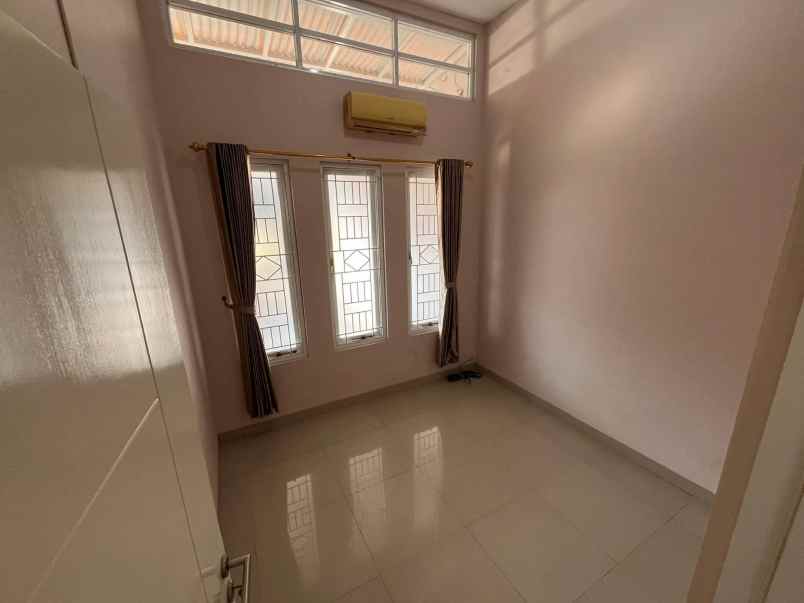 dijual rumah perumahan green mansion