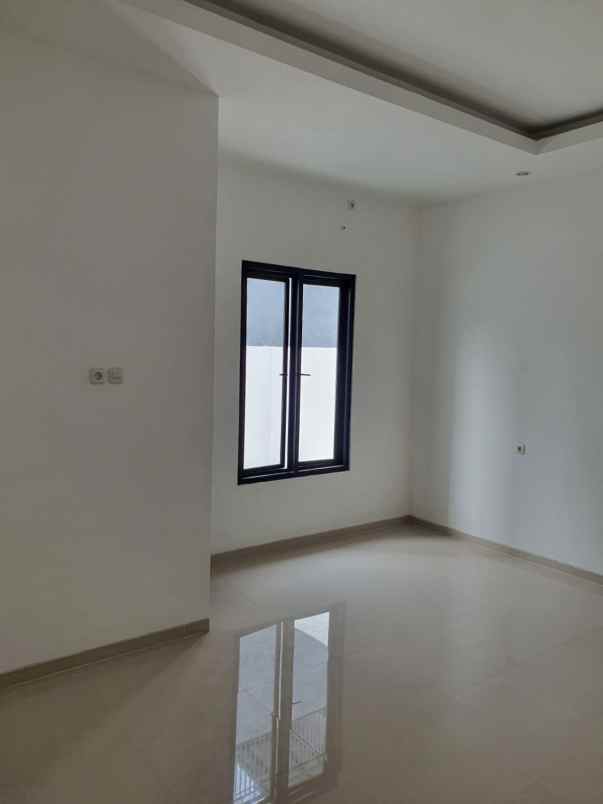 dijual rumah perumahan nirwana