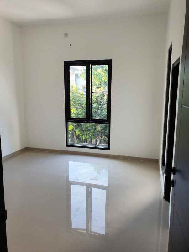 dijual rumah perumahan nirwana