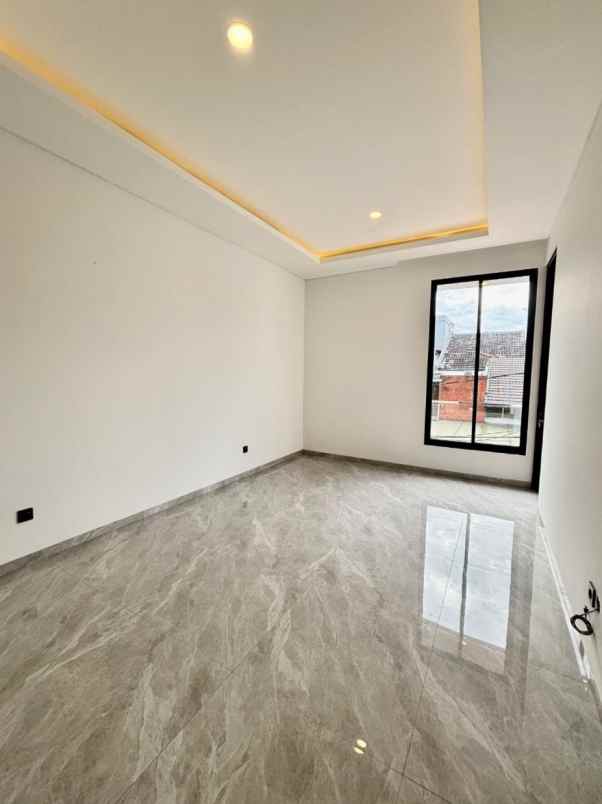 dijual rumah pondok indah