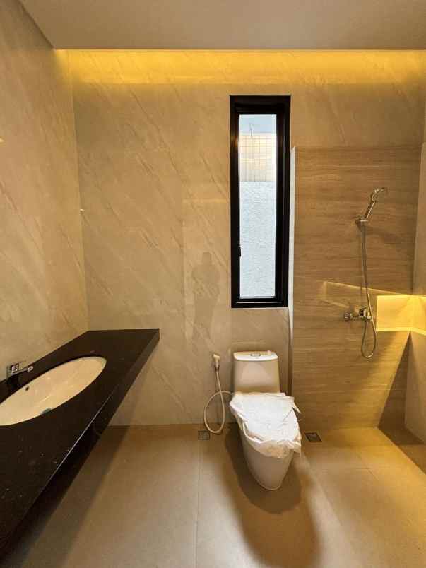 dijual rumah pondok indah