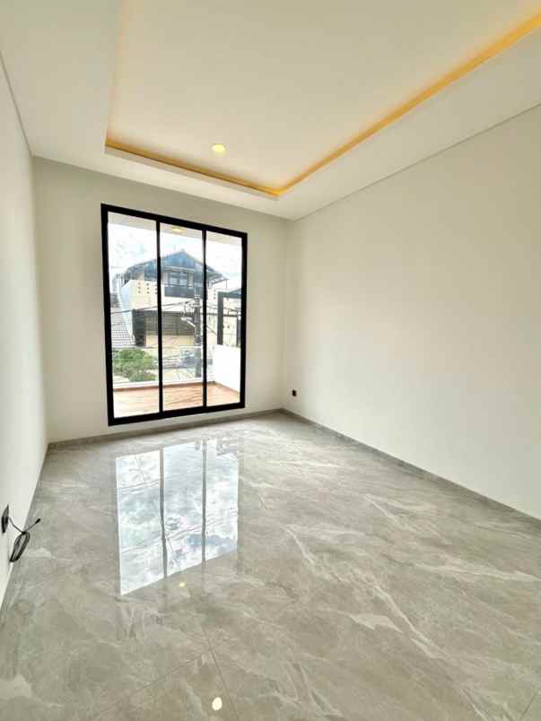dijual rumah pondok indah