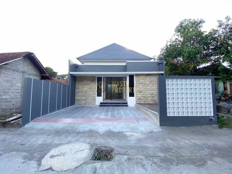 dijual rumah pucangan