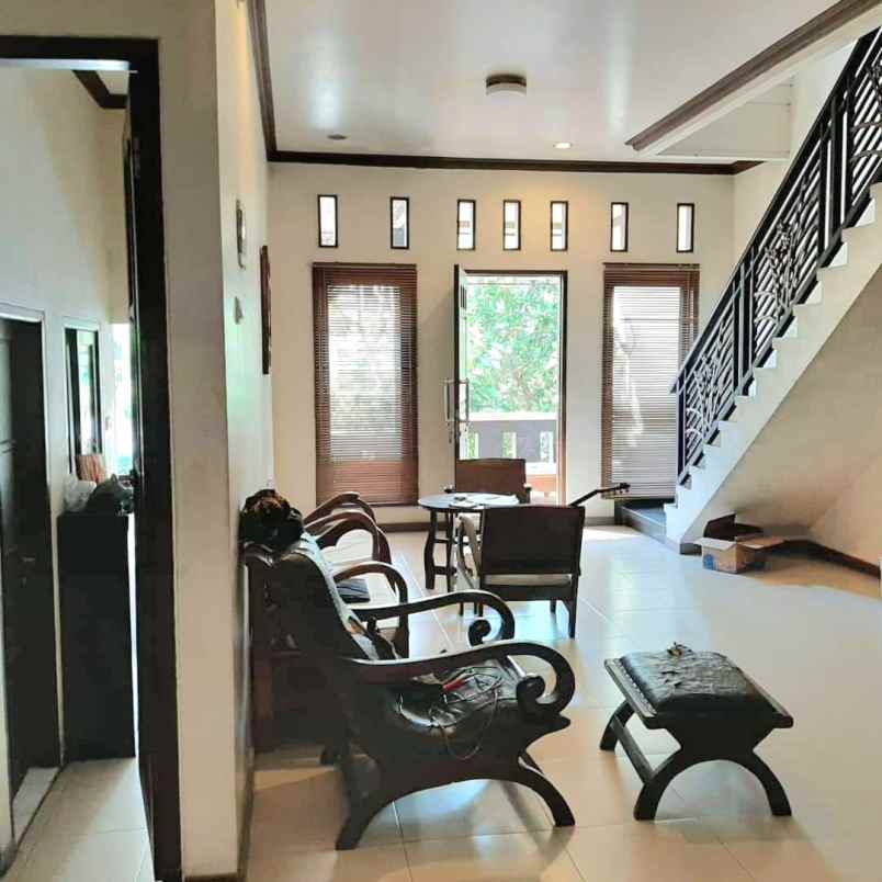 dijual rumah puri surya jaya taman paris