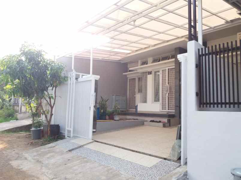 dijual rumah purwamekar