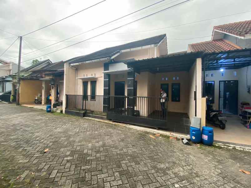 dijual rumah purwomartani
