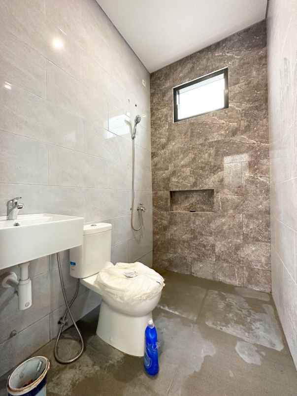 dijual rumah rawamangun