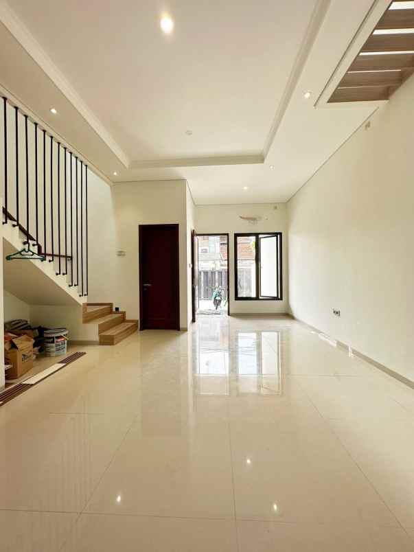 dijual rumah rawamangun