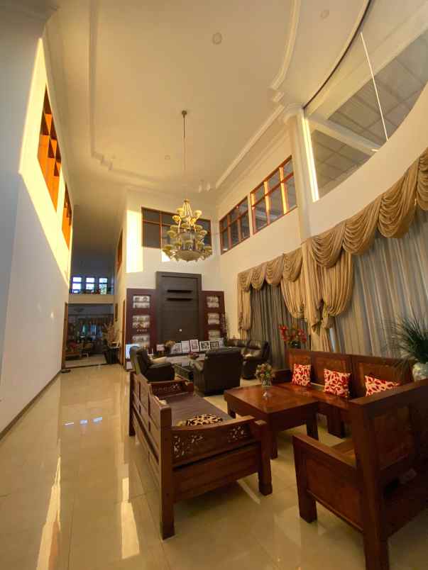 dijual rumah raya darmo permai surabaya