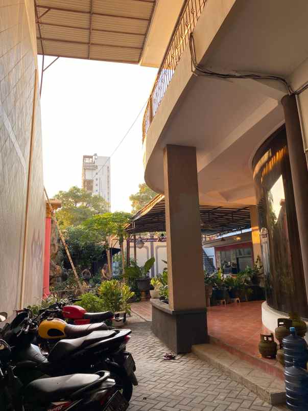 dijual rumah raya darmo permai surabaya