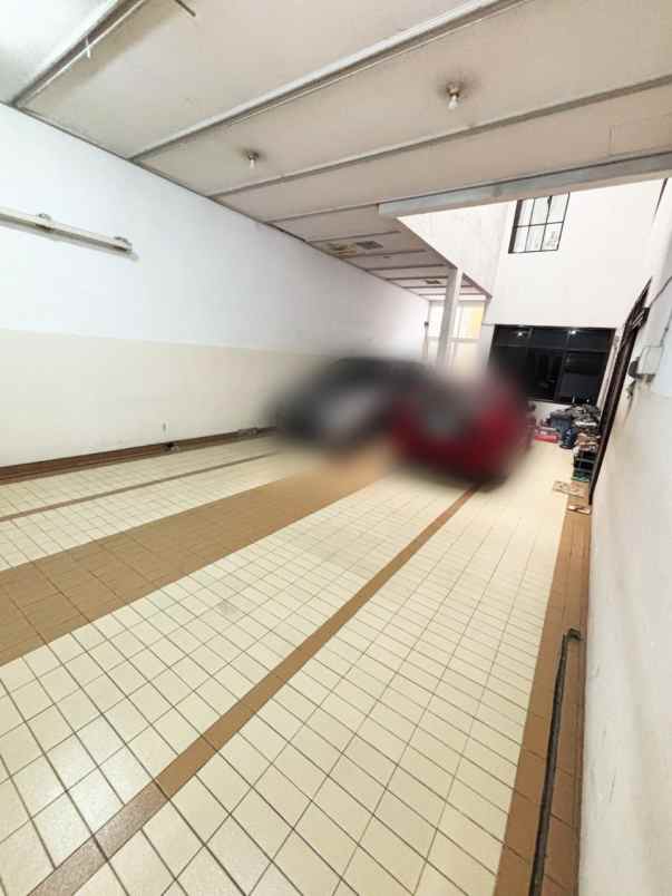 dijual rumah raya dharmahusada indah