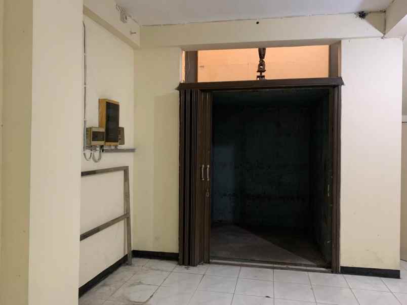 dijual rumah raya kertajaya