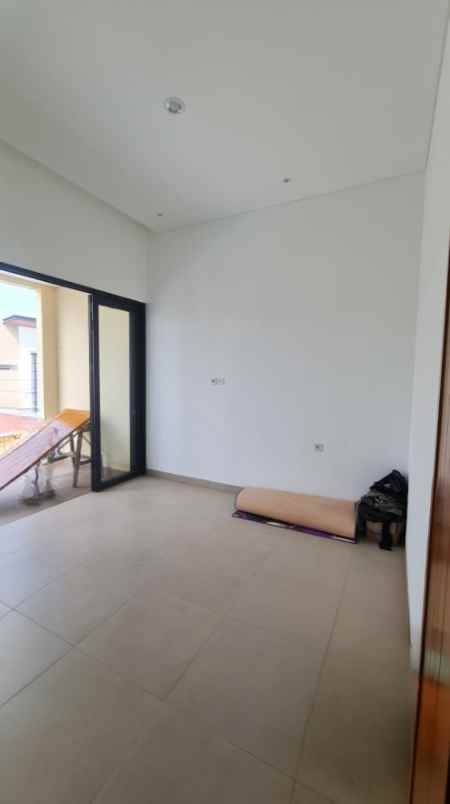 dijual rumah sektor 3 taman yasmin