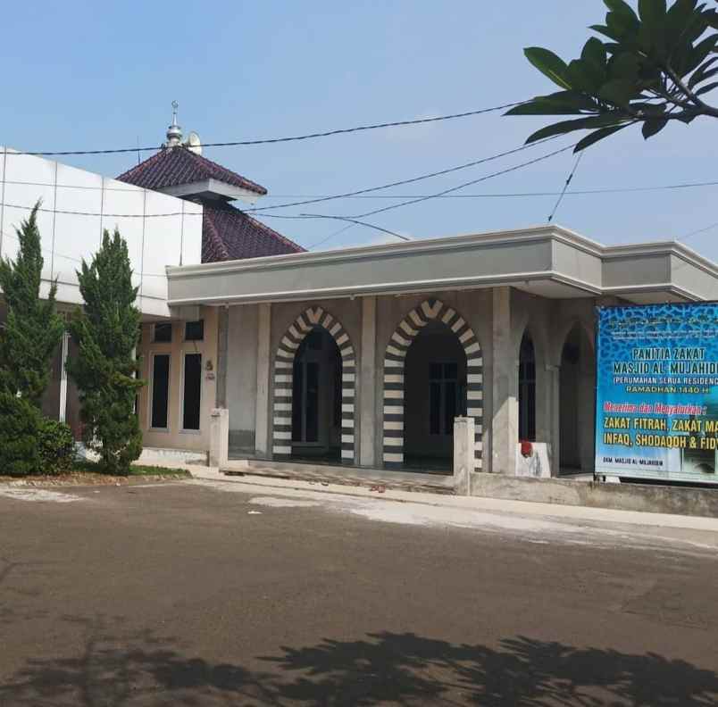 dijual rumah serua