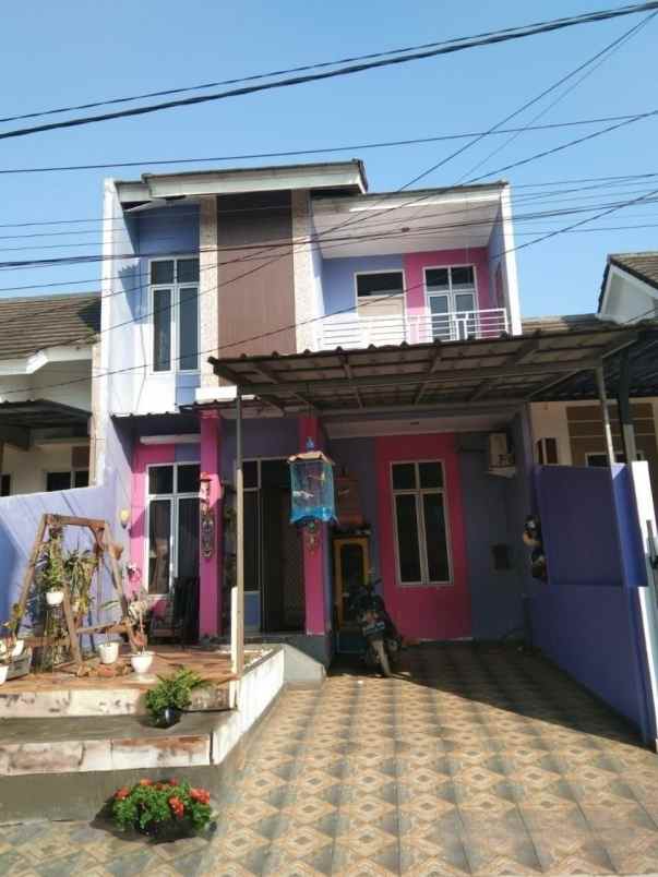 dijual rumah serua
