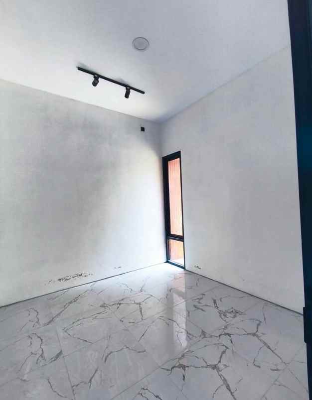 dijual rumah sewon