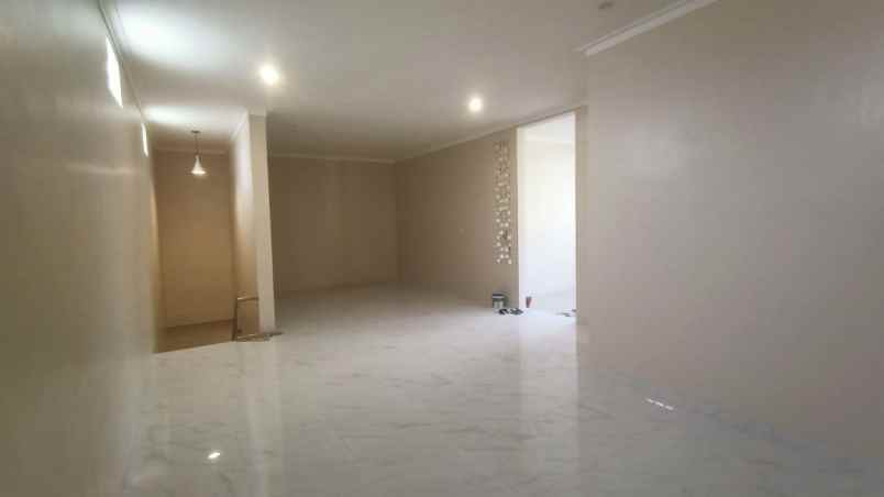 dijual rumah singgasana pradana mekar wangi