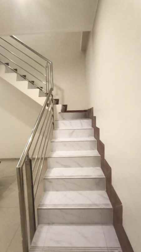 dijual rumah singgasana pradana mekar wangi