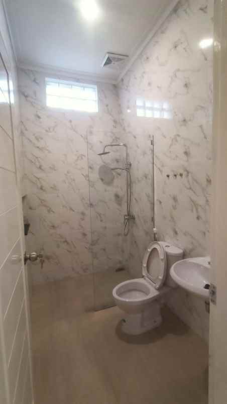 dijual rumah singgasana pradana mekar wangi