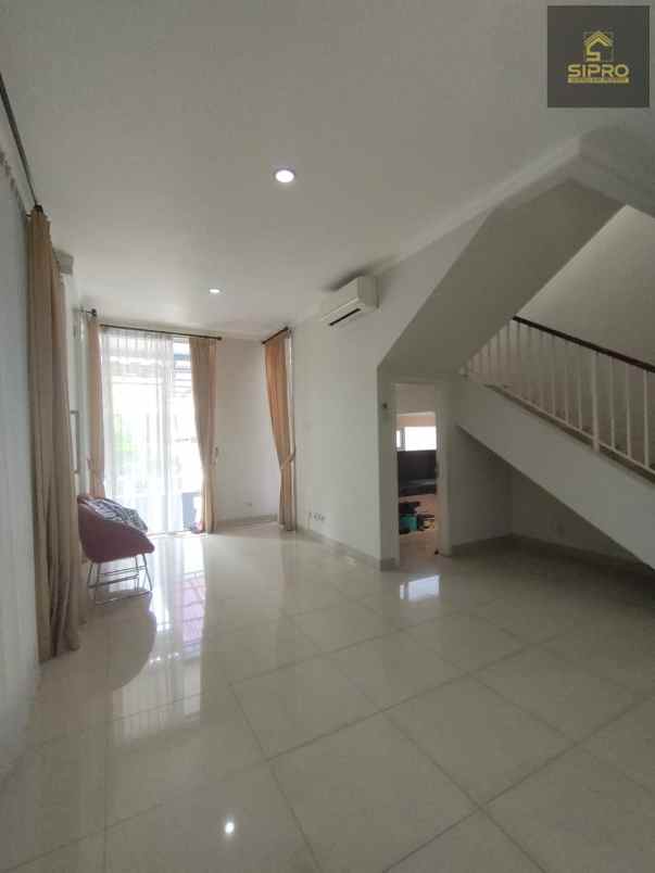 dijual rumah sip658