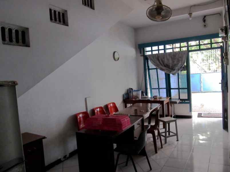 dijual rumah siwalankerto