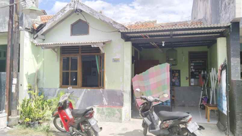 dijual rumah strategis