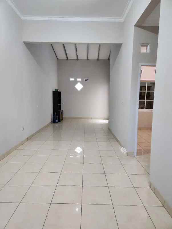 dijual rumah strategis di komplek bumi adipura bandung