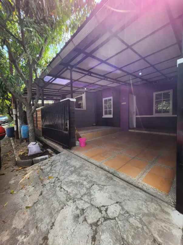 dijual rumah strategis di komplek bumi adipura bandung