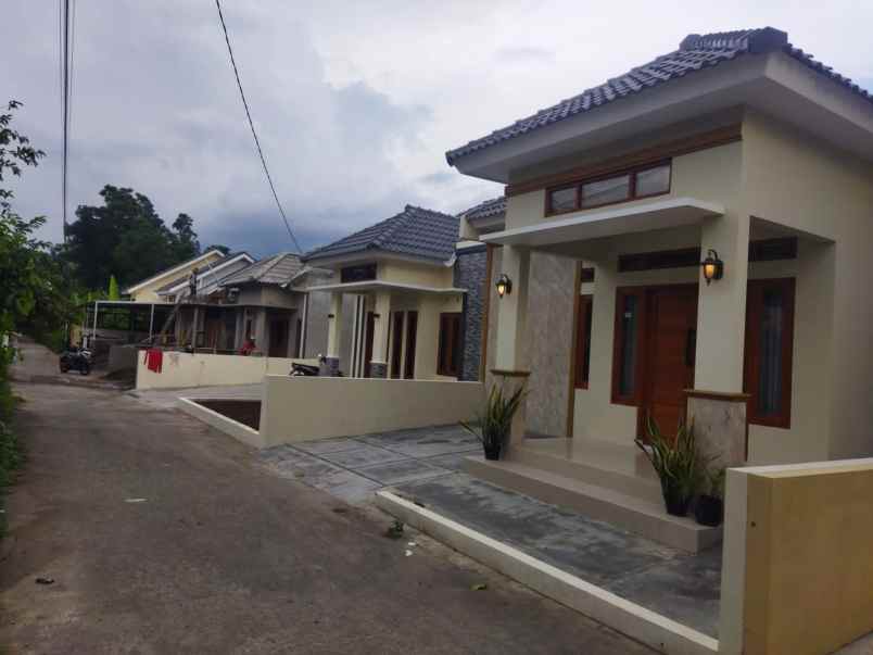 dijual rumah sumberharjo prambanan sleman