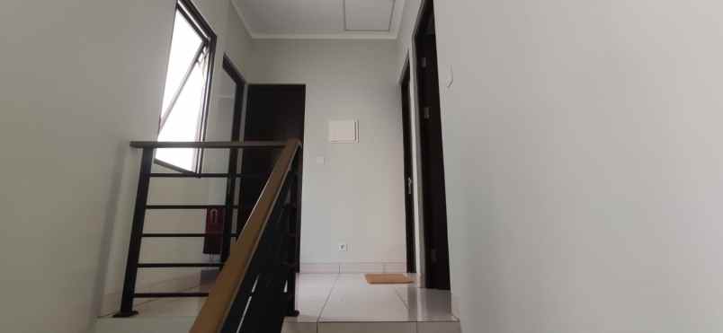 dijual rumah summarecon bekasi cluster