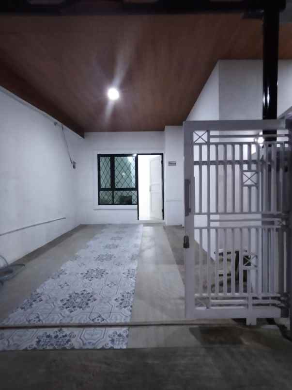 dijual rumah suradita