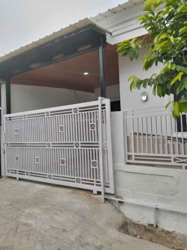 dijual rumah suradita