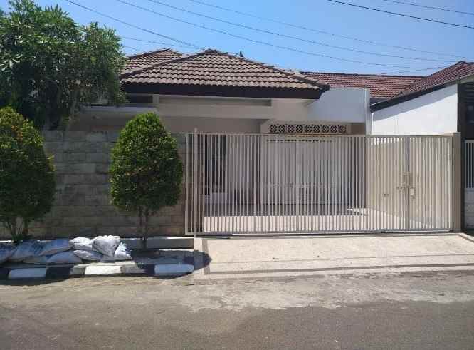 dijual rumah sutorejo prima