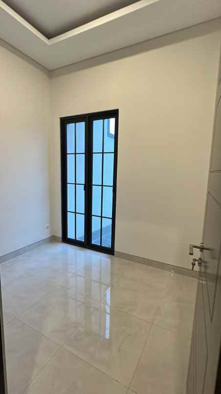 dijual rumah sutorejo tengah