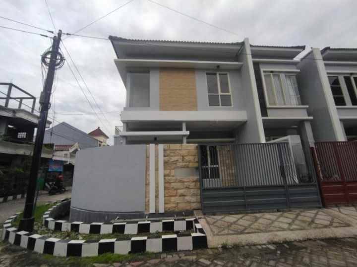 dijual rumah sutorejo timur