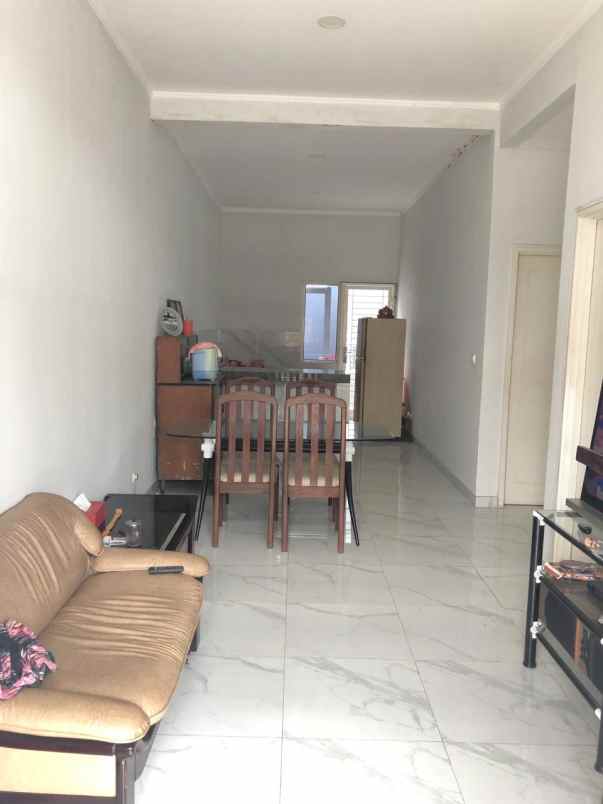 dijual rumah suvarna sutera cluster fedora