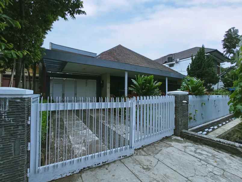 dijual rumah syp riau jl cihapit