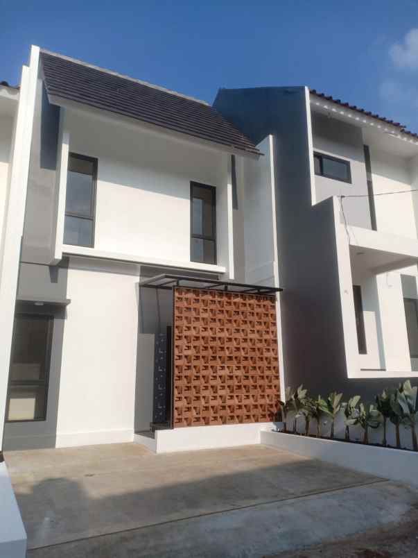 dijual rumah taman anggrek