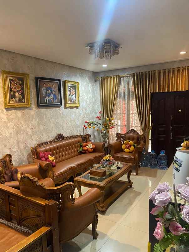 dijual rumah taman buaran indah