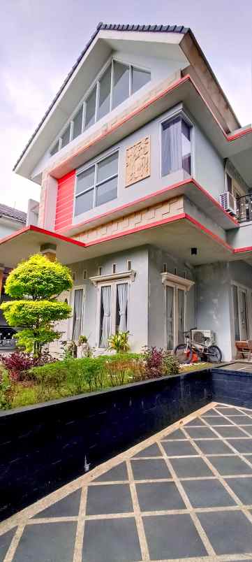 dijual rumah taman bunga wiladatika cibubur