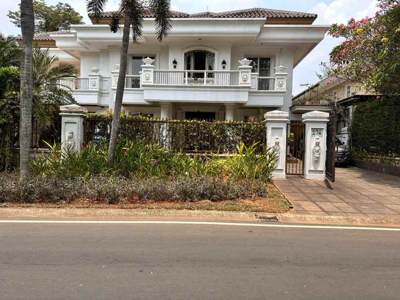 dijual rumah taman golf