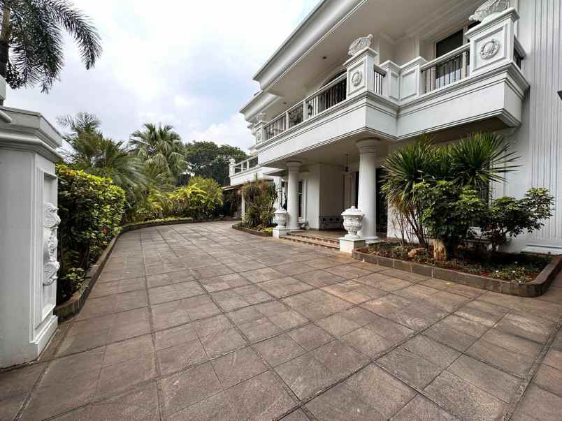 dijual rumah taman golf