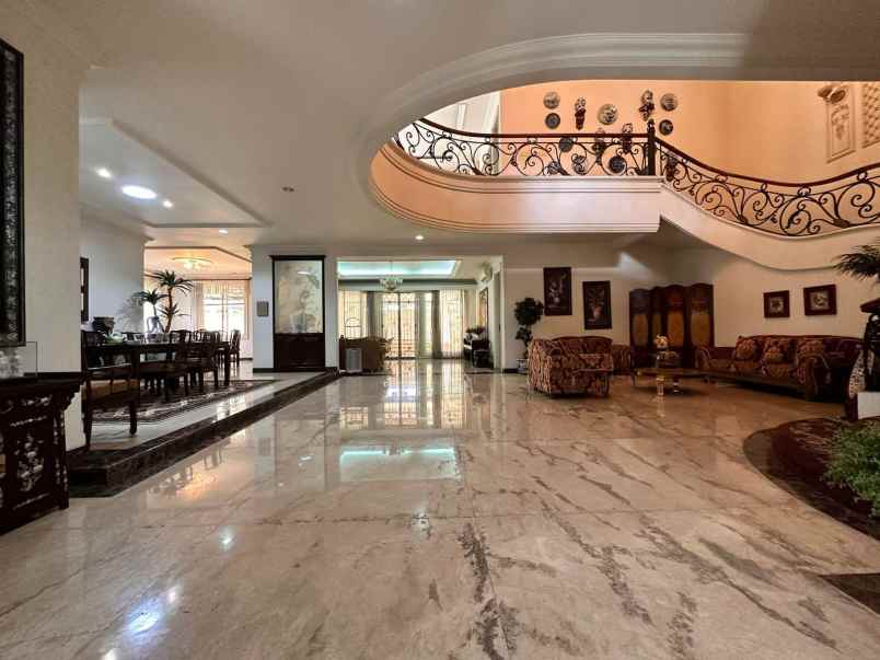 dijual rumah taman golf