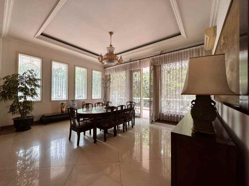 dijual rumah taman golf