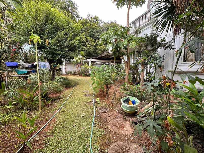 dijual rumah taman golf