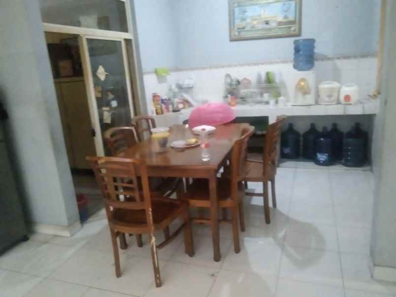 dijual rumah taman modern