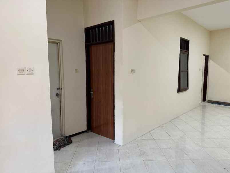 dijual rumah taman pinang indah