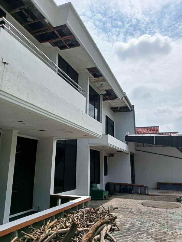 dijual rumah taman pondok indah