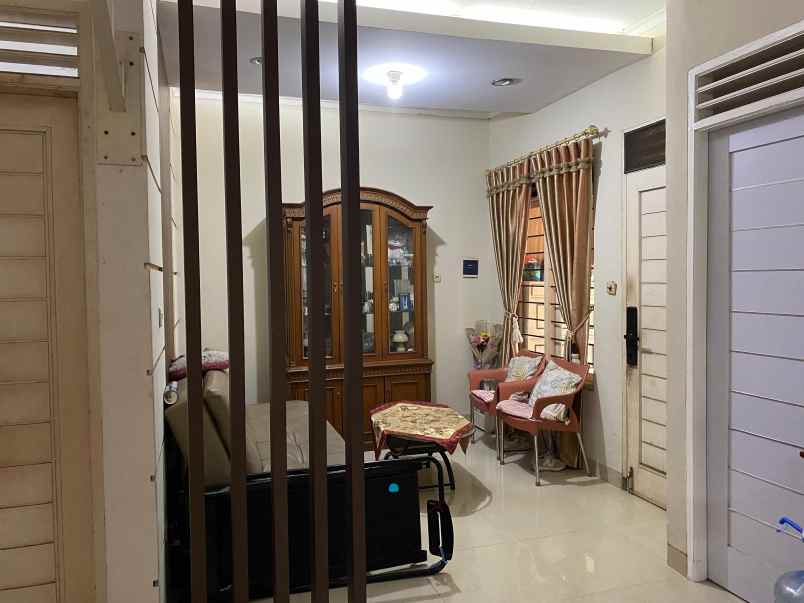 dijual rumah taman royal 3 cluster