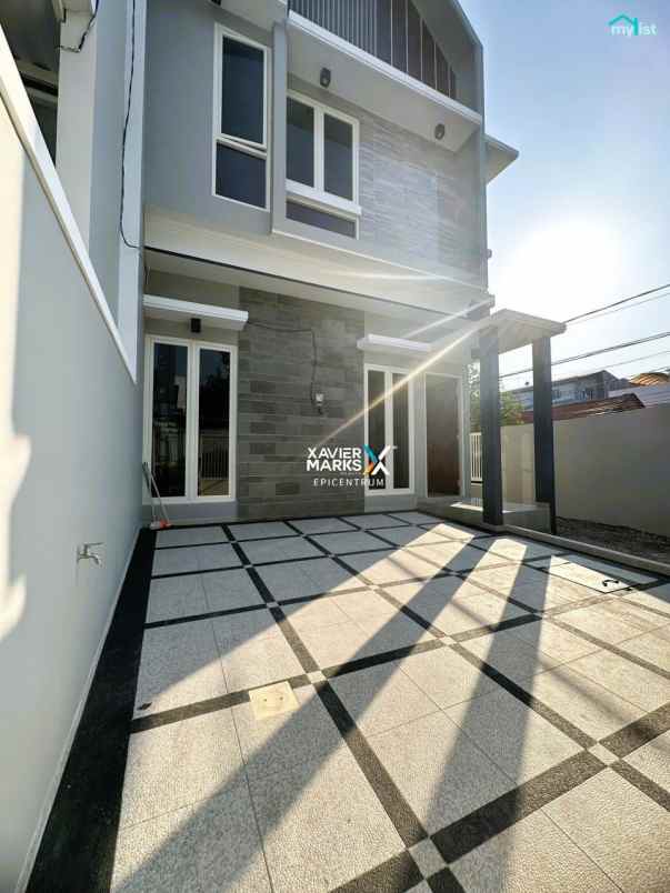 dijual rumah tenggilis tengah